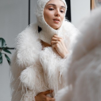 Балаклава связанная из Fashion Touch Me оттенок Cream, расход — 1,5 мотка