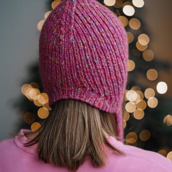 чепчик из 2 мотков пряжи AuraYarns Crazy Alpaca Carnival оттенок Cicurs