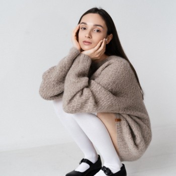 Джемпер из Aura Yarns Love Me 2.0 оттенок Village, расход — от 8 мотков
