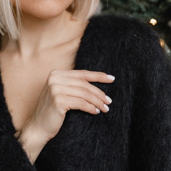 пушистый кардиган связанный из Aura Yarns Touch Me оттенок Black