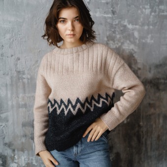 вязаный спицами джемпер из пряжи Aura Yarns Fashion Shiny Day aura_zigzag