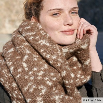 Выглядеть стильно в объемном шарфе легко с Air Alpaca Natural Colors от Concept by Katia