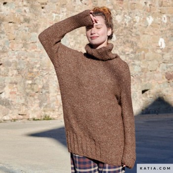Модель свитера с высоким воротом Air Alpaca Natural Colors