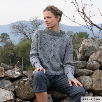 Используя теплую пряжу Alpacotton Natural Colors от Concept by Katia, вы можете преобразить свой образ, добавив деревенский, но элегантный штрих