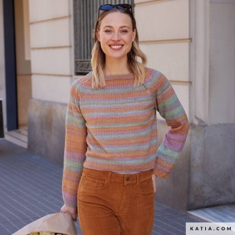 Рукава реглан с кружевными и косичками добавляют изделию нежности