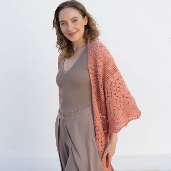 вязаная кружевная шаль из пряжи Cotton-Cashmere Concept by Katia