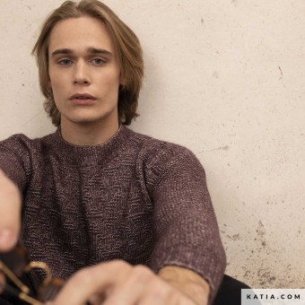 12 мотков пряжи Katia Concept Cotton-Merino в оттенке 134 - Aubergine и модный мужской свитер готов