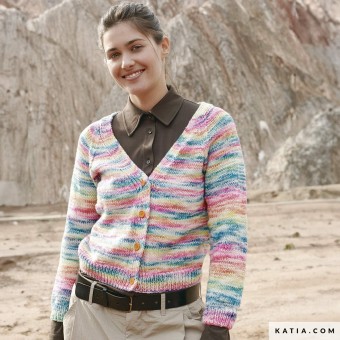 Вяжите кардиган с пуговицами спереди, используя узор Funny Socks & More от Concept by Katia