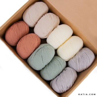 Эта упаковка пряжи Katia состоит из 10 клубков Katia Merino Baby 5 разных цветов, по 2 клубка каждого цвета