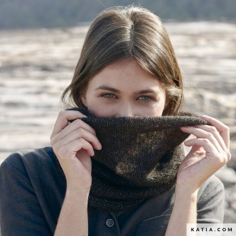 Этот легкий, ультрамягкий и теплый капюшон для зимы выполнен в элегантных натуральных цветах, которые сочетаются с любым стилем