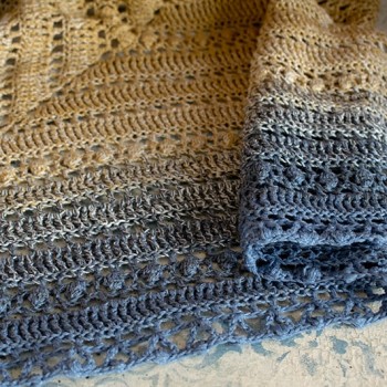 Пряжа silk degrade от KATIA имеет великолепный состав: 35% буретный шелк, 35% хлопок, 30 % вискоза