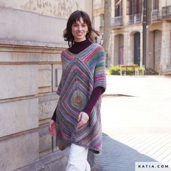 Это платье в стиле туники с геометрическим силуэтом и рукавами длиной ¾ использует цветовые переходы Concept Zekkei