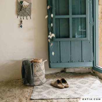 Подходит ли Katia Cottage для вязания в одну нить? — Да, в одну нить получается пластичное полотно.