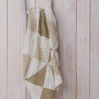 Подходит ли Katia Linen для интерьерного вязания? — Да, она хорошо держит форму и даёт натуральную фактуру.