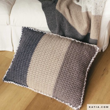 Подходит ли Katia Love Wool для зимы? — Да, она очень тёплая и мягкая.