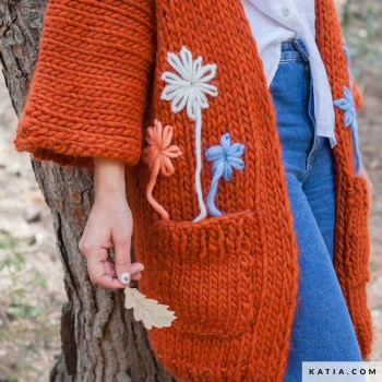 Как стирать вещи из Katia Love Wool? — Только вручную в холодной воде без отжима.