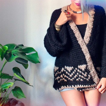 Скатывается ли Katia Love Wool? — Нет, пряжа устойчива к катышкам.