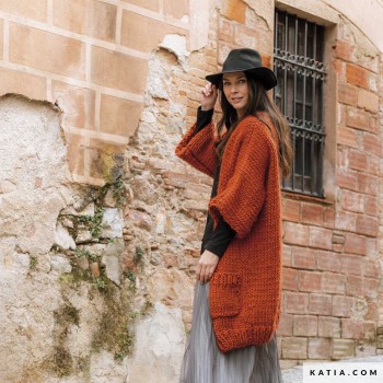 Подходит ли Katia Love Wool для вязания без узоров? — Да, полотно само выглядит эффектно.