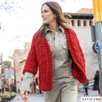 Katia Love Wool утяжеляет изделие? — Нет, при объёмности остаётся лёгкой.