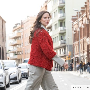 Есть ли у Katia Love Wool запах шерсти? — Нет, пряжа проходит мягкую обработку и без запаха.