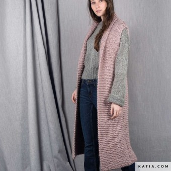 Пряжа Katia Love Wool растягивается? — Нет, хорошо держит форму после стирки.
