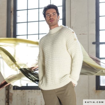 Выберите свой любимый цвет Supreme Merino, чтобы связать основной элемент гардероба, используя базовые швы