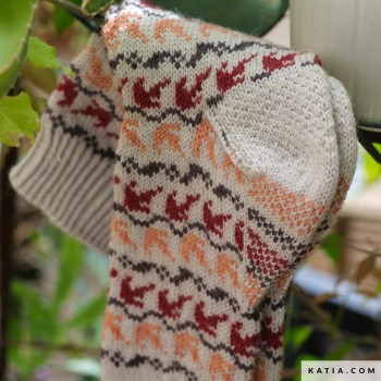 Какие цвета у Katia United Socks? Палитра из 29 однотонных цветов.