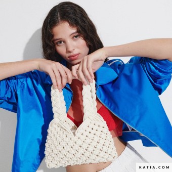 Вам понадобится всего 1 конус WOW Macramé, чтобы завершить свой весенне-летний образ этой модной мини-сумкой из макраме