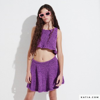 Созданный и вязаный с WOW Outfit, он представляет собой идеальное летнее сочетание. Прибавки создают эффект мини-оборки, которая добавляет движения и стиля