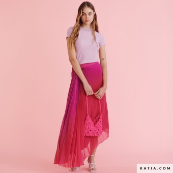 Используя пряжу Rewashi от WOW! by Katia, вы сможете создать легкую и красочную сумку всего за несколько шагов