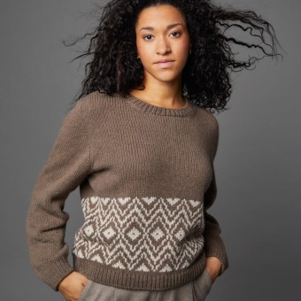 Свитер из пряжи LAMANA COMO GRANDE в цветах Macadamia и Silk Grey