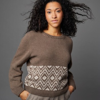Свитер из пряжи LAMANA COMO GRANDE в цветах Macadamia и Silk Grey
