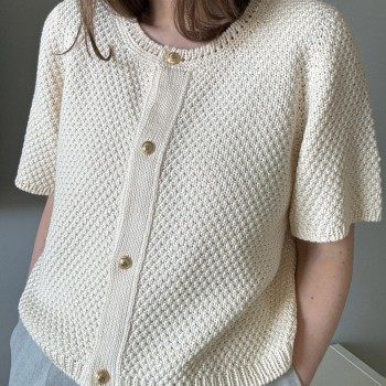 Связано круговыми спицами 3 мм и 4,5 мм из пряжи LAMANA Cosma в оттенке Wool White 00