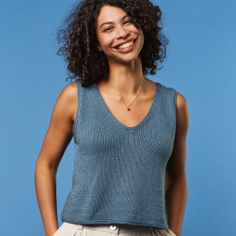 Связано круговыми спицами 3,5 мм и 4 мм из пряжи LAMANA Cosma в оттенке Basalt Blue 46