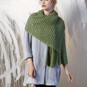 Вязаная треугольная шаль FAM 243 URBAN 243-33 LANGYARNS NORMA в оттенке 959.0097