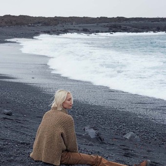 свитер Яна из коллекции Пунто 77 связан из пряжи LANG YARNS Donegal Tweed+