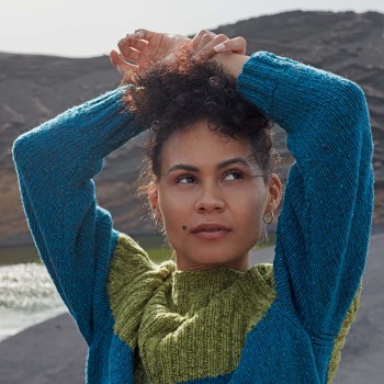 женский свитер связаный из пряжи LANGYARNS Donegal Tweed+