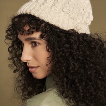 Шапка из Rowan Alpaca Classic — 57% альпаки согреют, 43% хлопка позволят коже дышать
