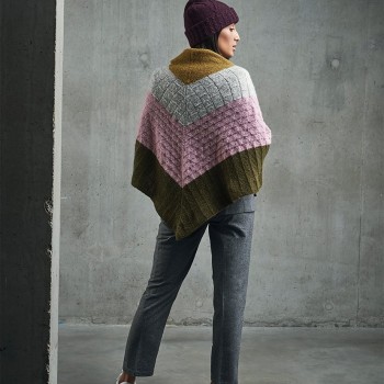 Пончо как театральный занавес: драматичные складки из Alpaca Classic
