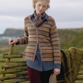 Британская классика в каждой нити: Felted Tweed сочетает благородство мериноса (50%), изысканность альпака (25%) и аристократичный блеск вискозы (25%)