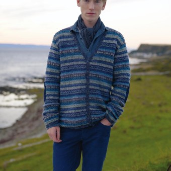Rowan Felted Tweed — пряжа, где 50% мериноса создают галактику тепла, 25% альпака добавляют туманности мягкости, а 25% вискозы рассыпают звёздную пыль блеска