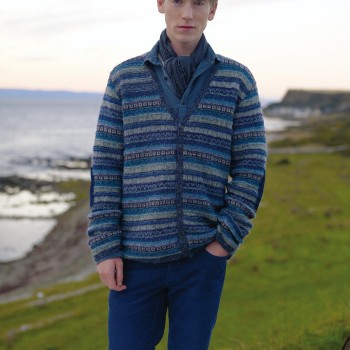 Rowan Felted Tweed — пряжа, где 50% мериноса создают галактику тепла, 25% альпака добавляют туманности мягкости, а 25% вискозы рассыпают звёздную пыль блеска