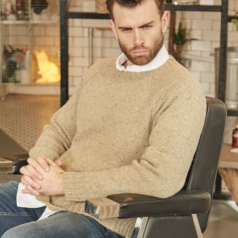 Rowan Felted Tweed — пряжа премиум-класса, где благородная шерсть мериноса (50%) гармонично сочетается с мягкостью альпака (25%) и изысканным блеском вискозы (25%) для создания идеальной фактуры
