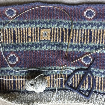 Felted Tweed: слегка начёсанная текстура с мягкой основой