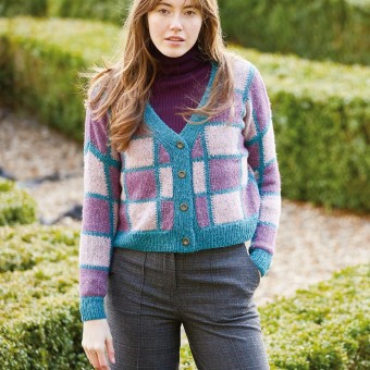 Премиальная Rowan Felted Tweed DK в тёплом коричном оттенке, для струящихся тканей с альпакой и вискозой.