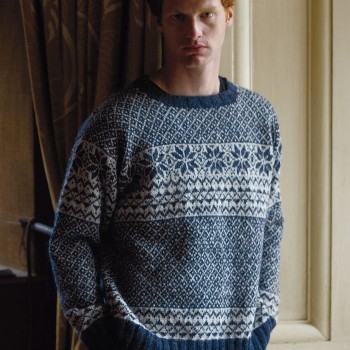 Пряжа Rowan Felted Tweed в нежно-розовом, для жаккардовых свитеров с гармоничной цветовой палитрой.