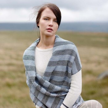 Rowan Summerlite 4ply с жемчужной палитрой для изысканных вечерних шалей