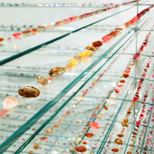 Swarovski Components для профессионалов. С 1895 года Swarovski воплощает мечты в кристаллы с прецизионной огранкой, которые вдохновляют дизайнеров по всему миру и подчеркивают их творения яркими украшениями