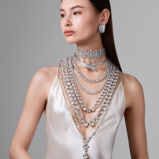 Весь спектр цветов воплощается в смелых, но бесконечных силуэтах Swarovski Rivière от Millenia