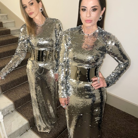 Музыкальный фестиваль в Сан-Ремо 2023 поп-дуэт Paola e Chiara в нарядах и украшениях Swarovski